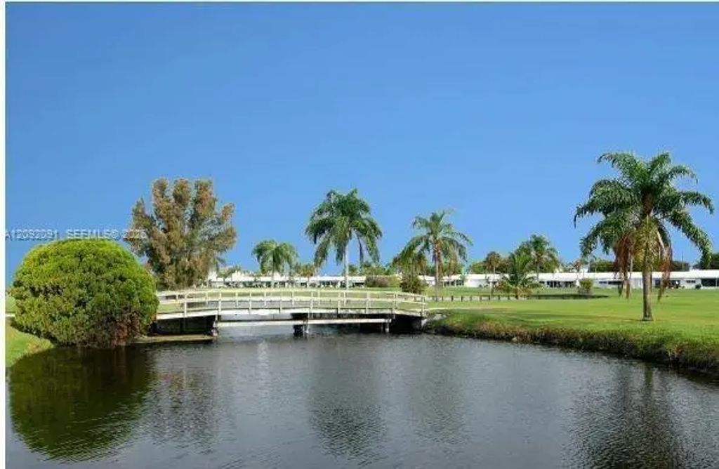 1116 Lake Terrace #205, Boynton Beach