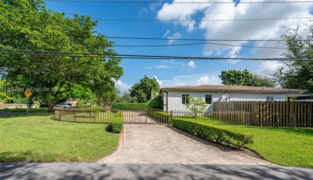 4 of 32 - 589 Miller Drive, Miami Springs, FL