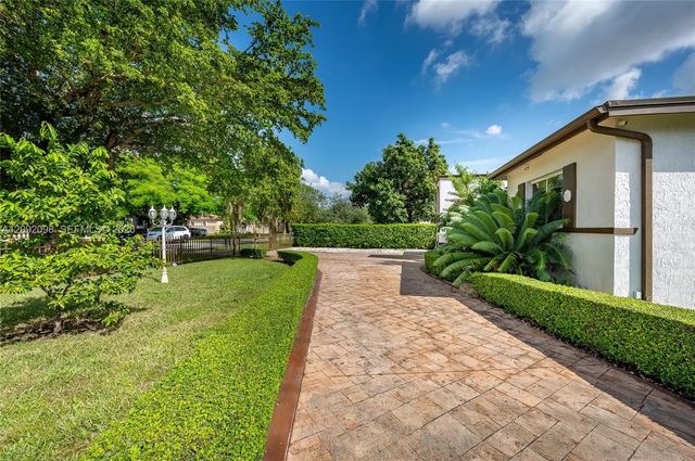 5 of 32 - 589 Miller Drive, Miami Springs, FL