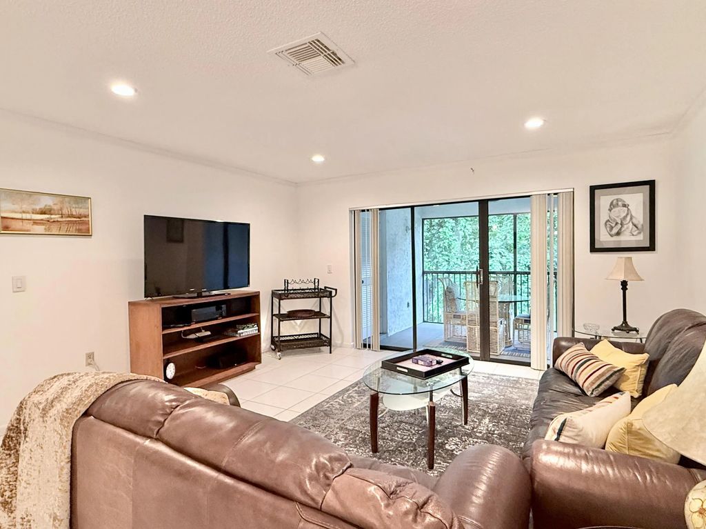 31 Stratford Lane W #d, Boynton Beach