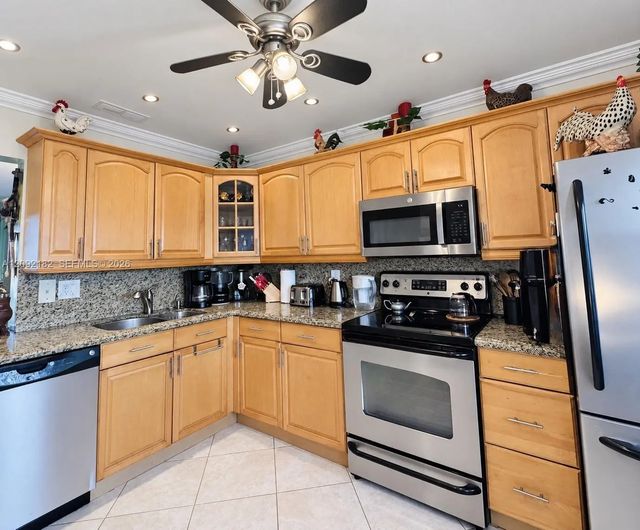 4 of 22 - 1000 Ne 14th Avenue #703, Hallandale Beach, FL