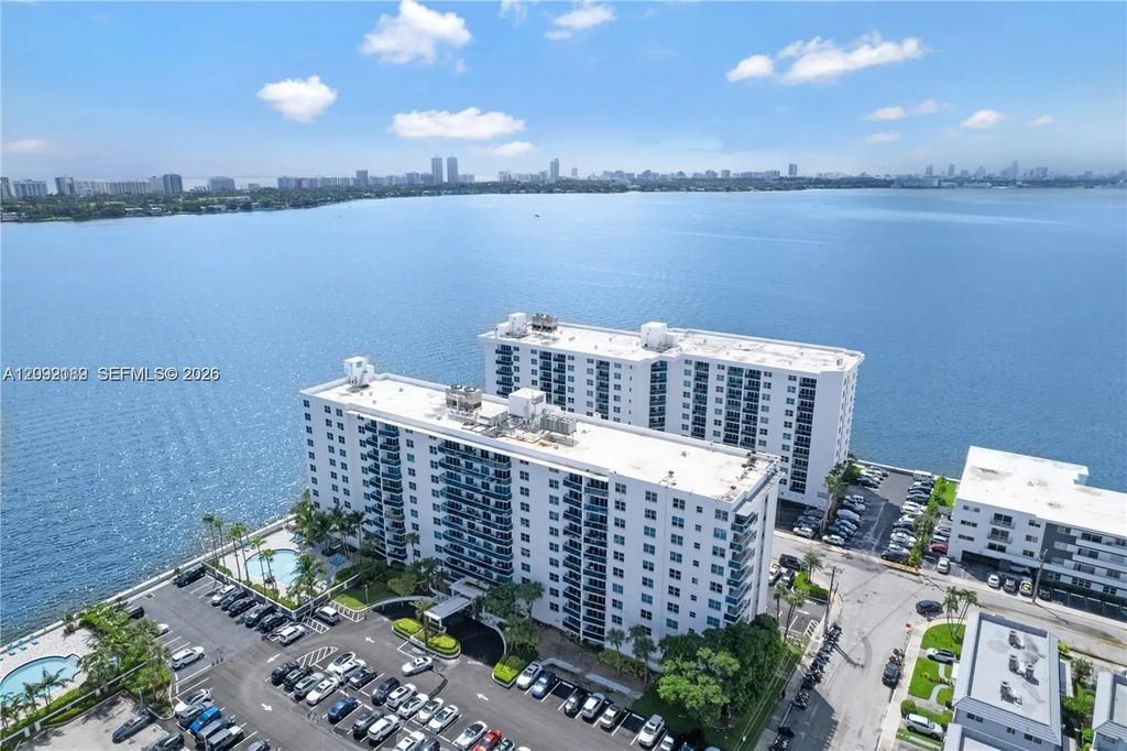 7501 E Treasure Drive #2m, North Bay Village