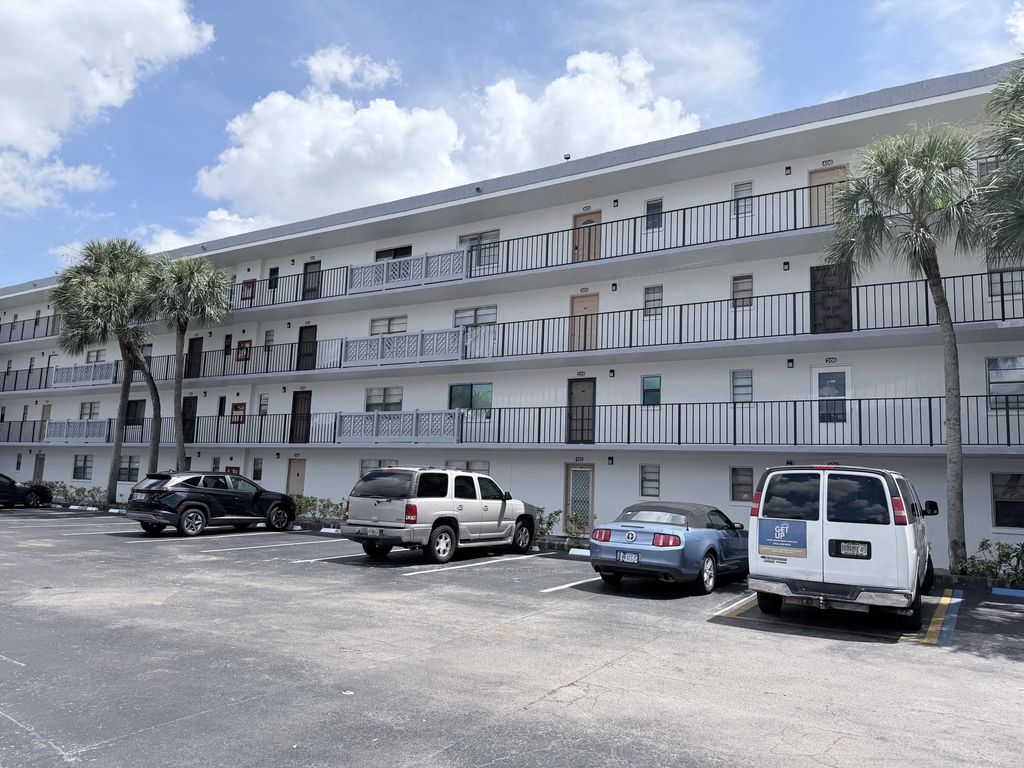 9370 Sw 8th Street #214, Boca Raton