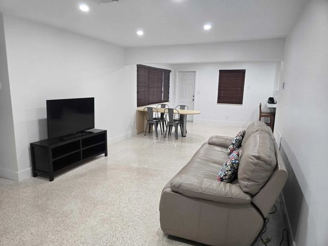 2 of 18 - 1140 Sw 32nd Street, Fort Lauderdale, FL
