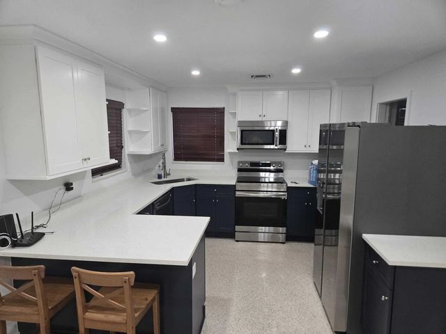 4 of 18 - 1140 Sw 32nd Street, Fort Lauderdale, FL