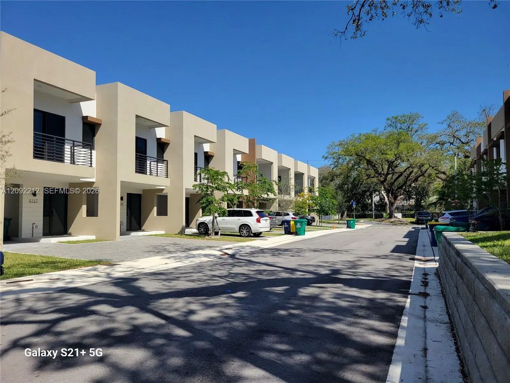 4141 N Oak Place, Dania Beach