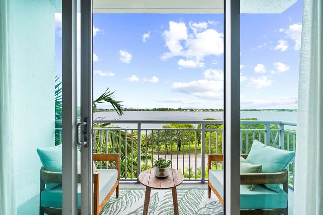 4 of 78 - 300 S Australian Avenue #unit 425, West Palm Beach, FL