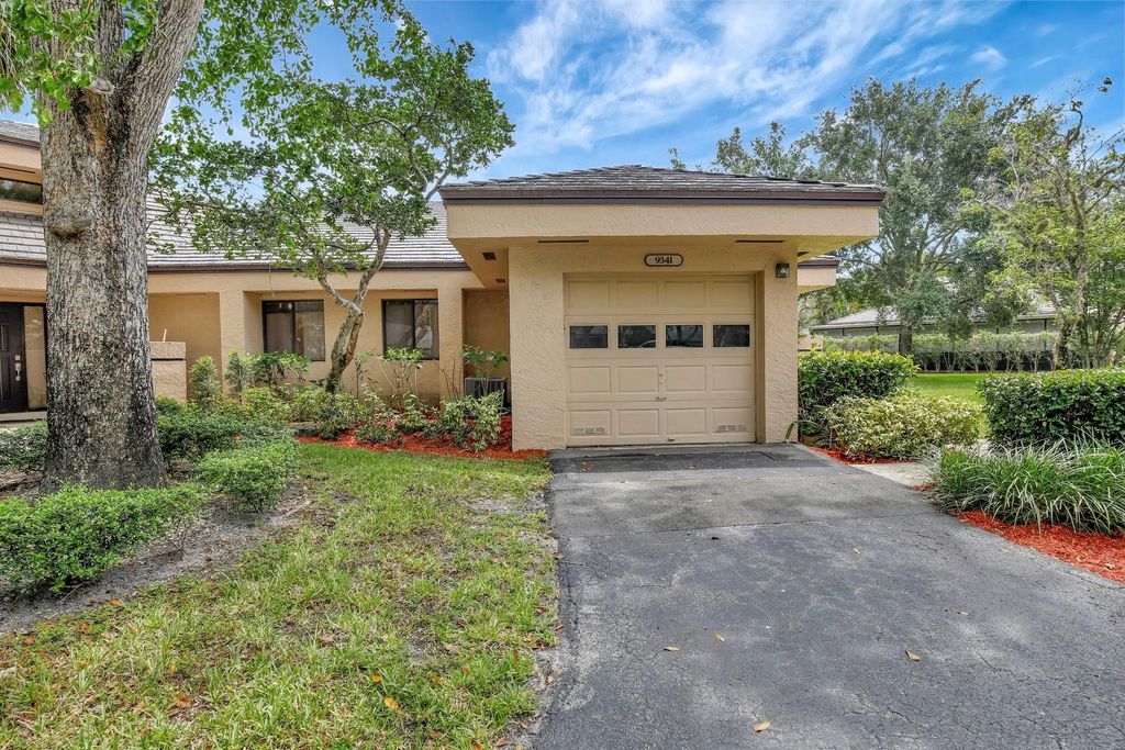9341 Chelsea Drive S, Plantation