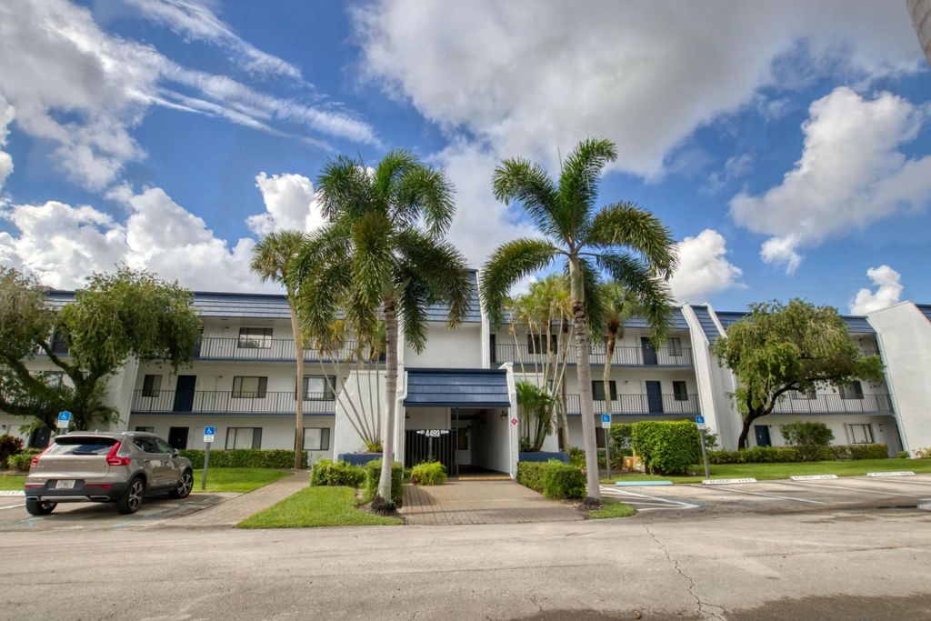 4489 Luxemburg Court #304, Lake Worth