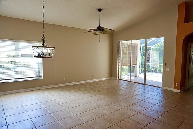 5 of 43 - 407 Nw Granville Street, Port St. Lucie, FL