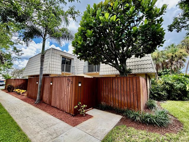 1700 Embassy Drive #403, West Palm Beach