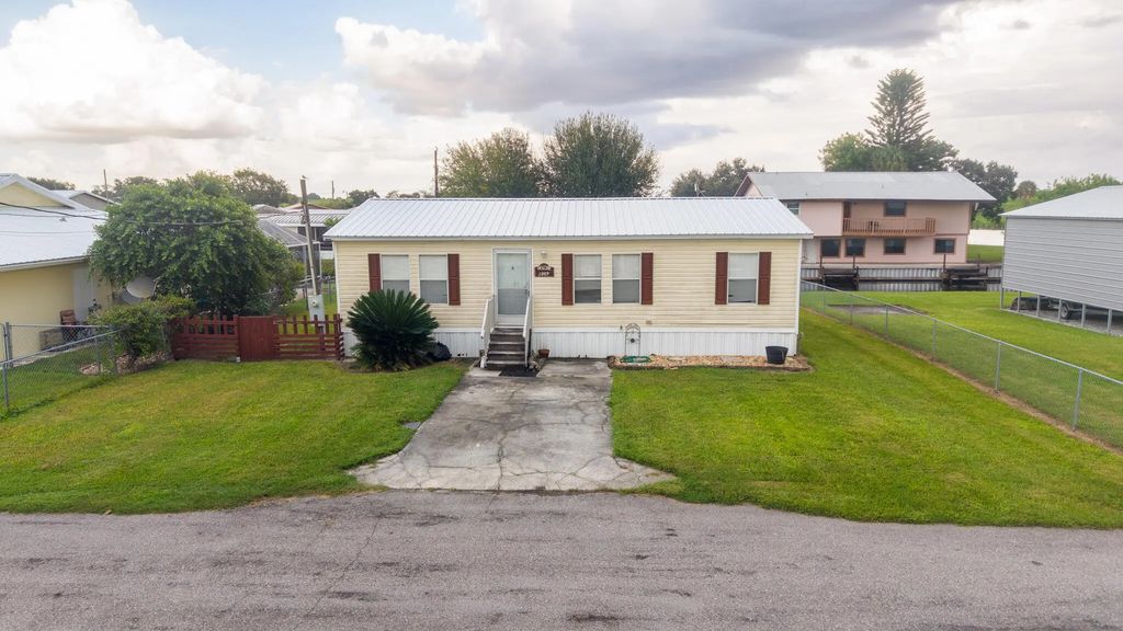 1057 Blue Heron Lane, Moore Haven