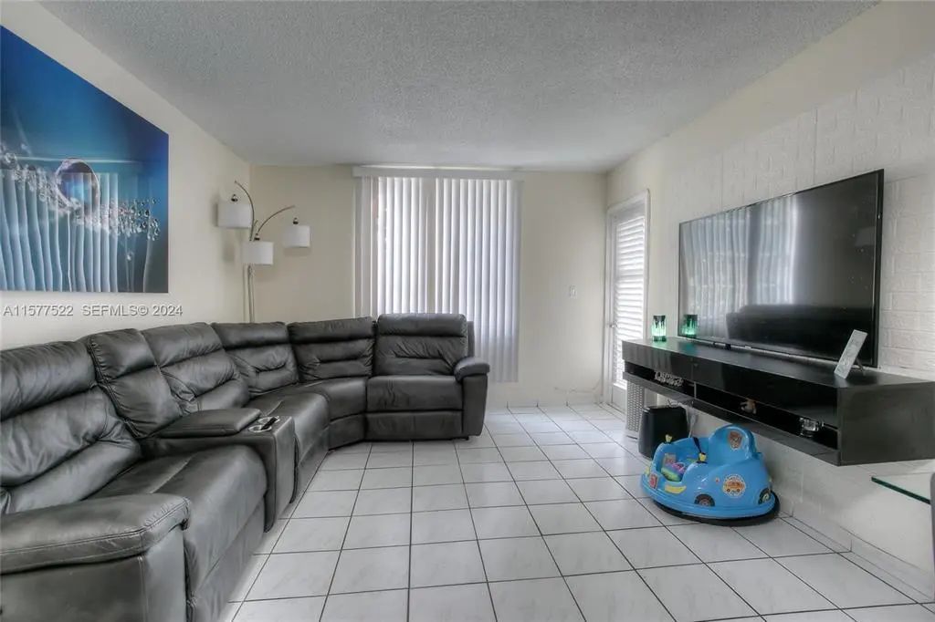 5665 W 20th Avenue #301, Hialeah