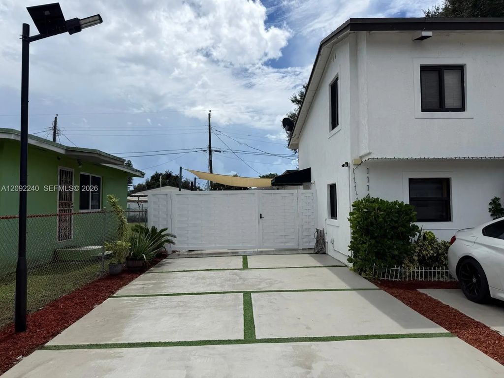 1114 Nw 76th Street, Miami