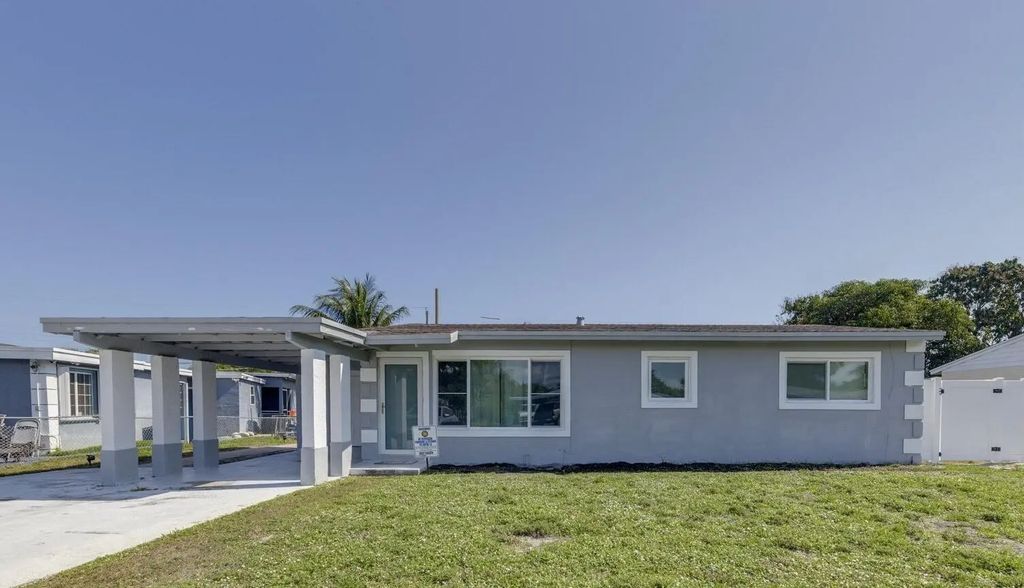 1526 Ne 1st Court, Boynton Beach