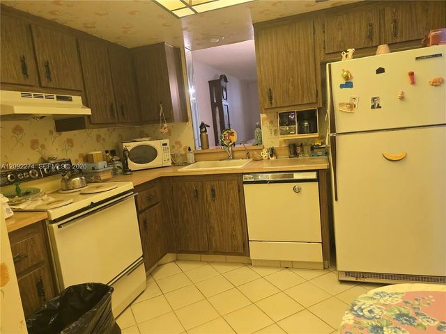 5 of 11 - 7624 Nw 18th Street #304, Margate, FL