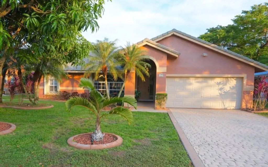 4555 Nw 88th Terrace, Coral Springs