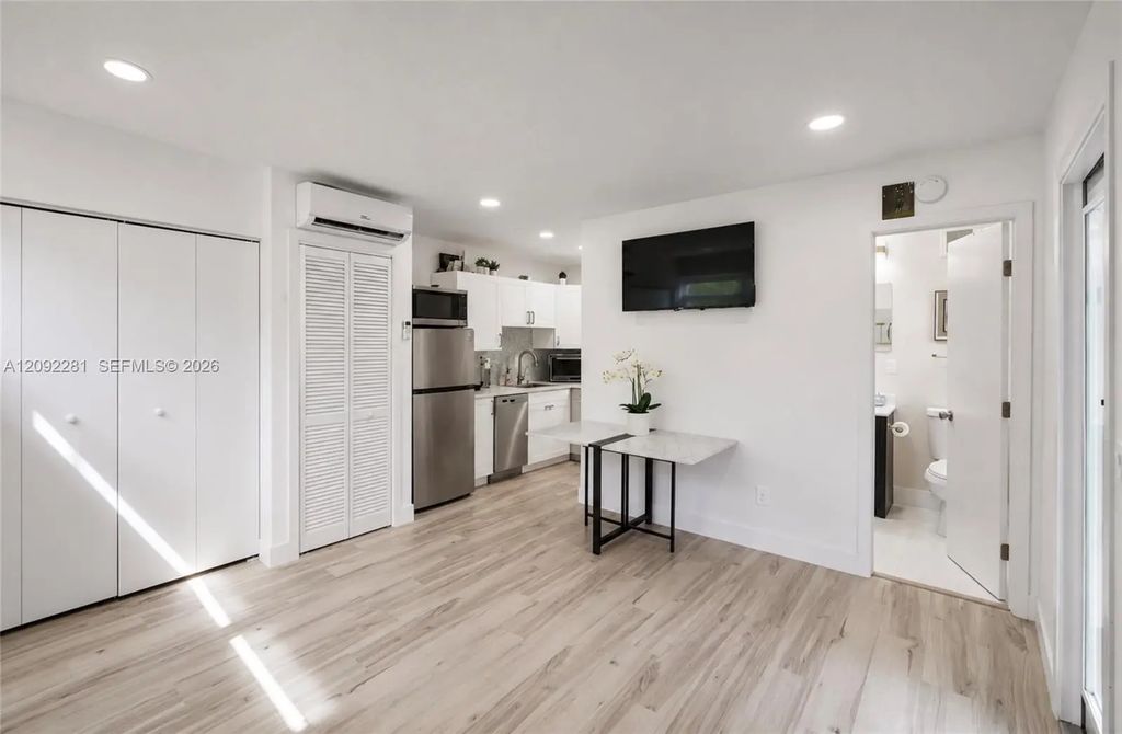 1125 Almeria Avenue #cottage, Coral Gables