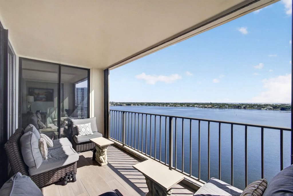 126 Lakeshore Drive #1125, North Palm Beach