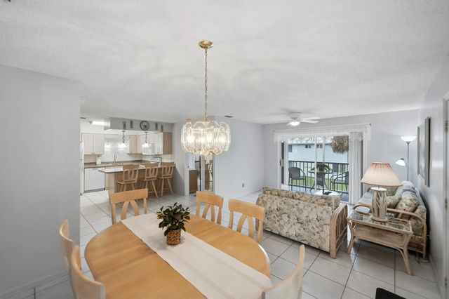 105 Se Village Drive, Port St. Lucie