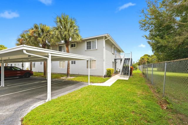 3 of 57 - 105 Se Village Drive, Port St. Lucie, FL