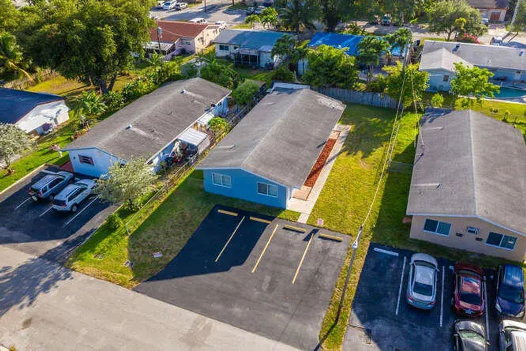 320 Sw 10th Terrace, Hallandale Beach