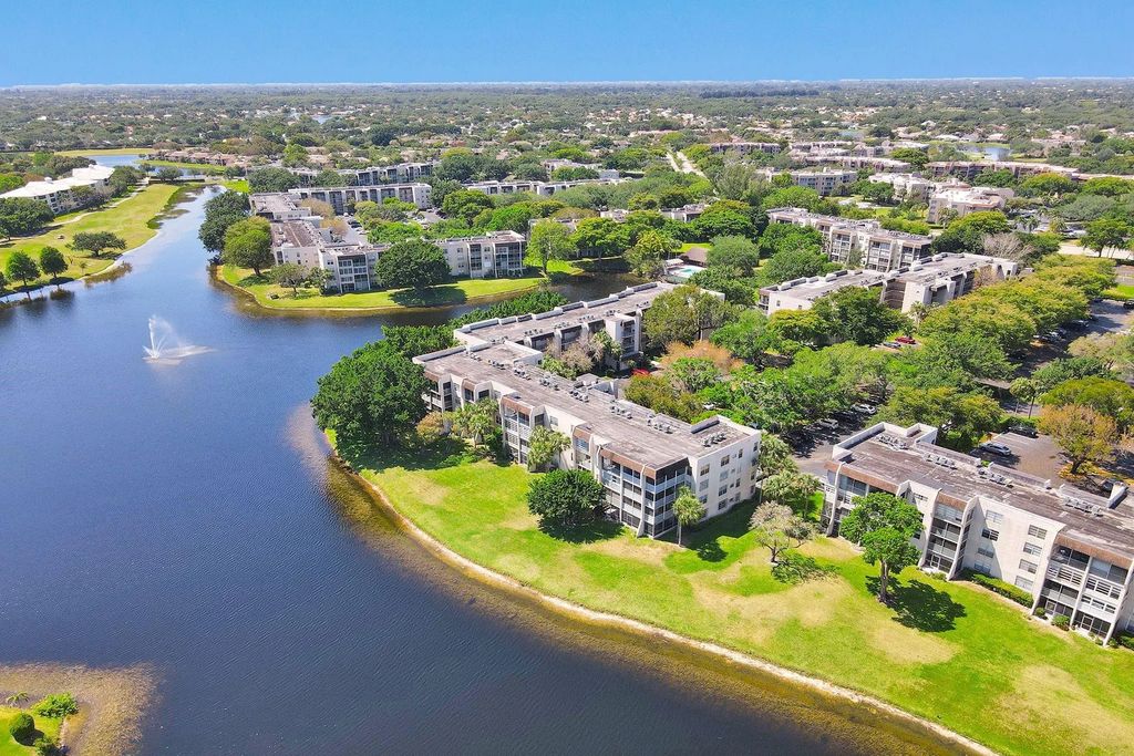 9450 Poinciana Place #416, Davie