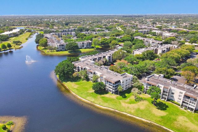 9450 Poinciana Place #416, Davie