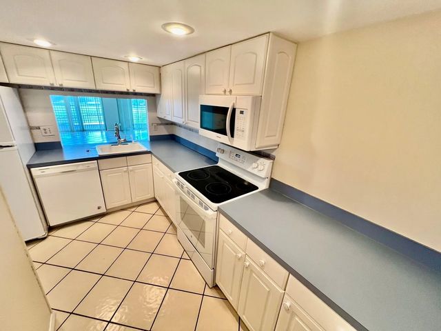3 of 42 - 9450 Poinciana Place #416, Davie, FL