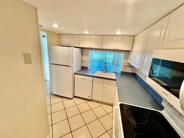 4 of 42 - 9450 Poinciana Place #416, Davie, FL
