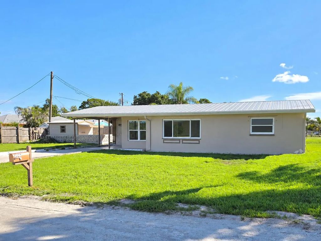 4651 Se Chatham Avenue, Stuart