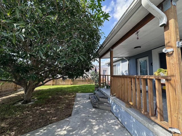 2 of 34 - 1013 N C Street, Lake Worth Beach, FL