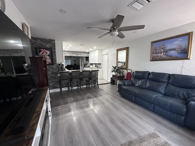 4 of 34 - 1013 N C Street, Lake Worth Beach, FL