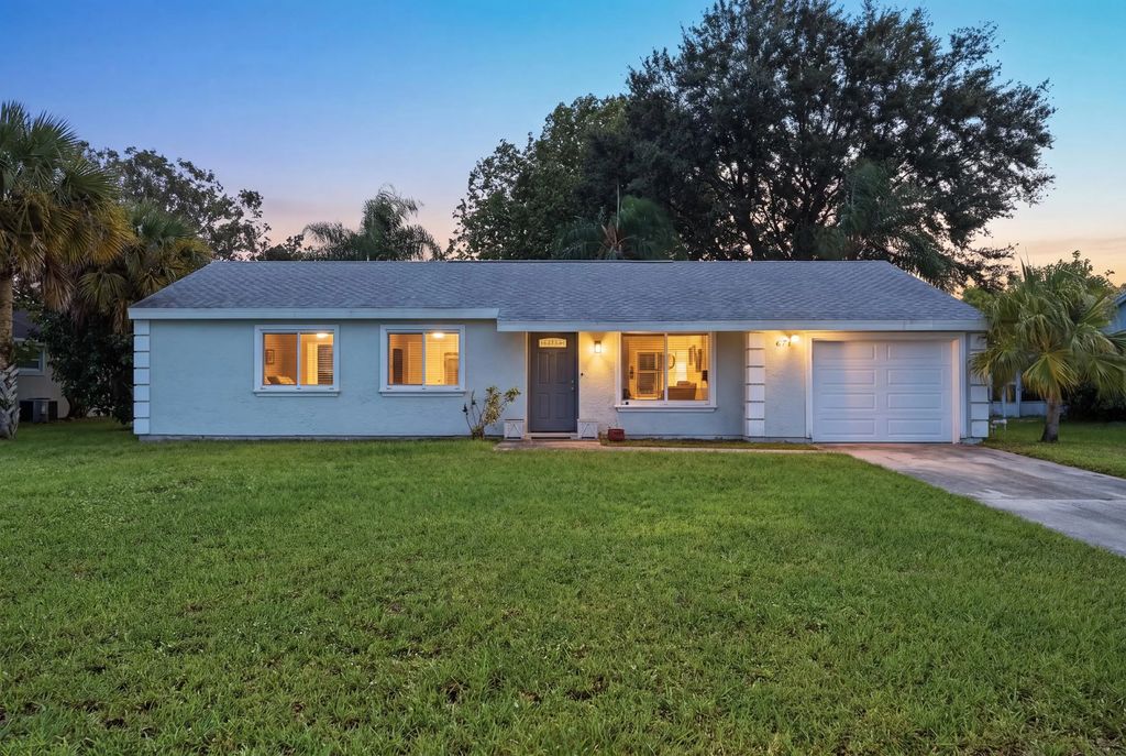 674 Sw Old Briar Avenue, Port St. Lucie