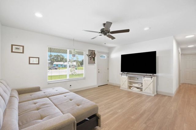 4 of 29 - 674 Sw Old Briar Avenue, Port St. Lucie, FL