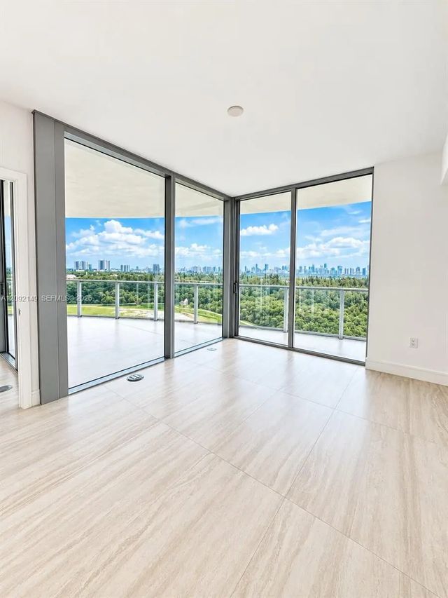 5 of 40 - 2411 Laguna Circle #1111, North Miami, FL