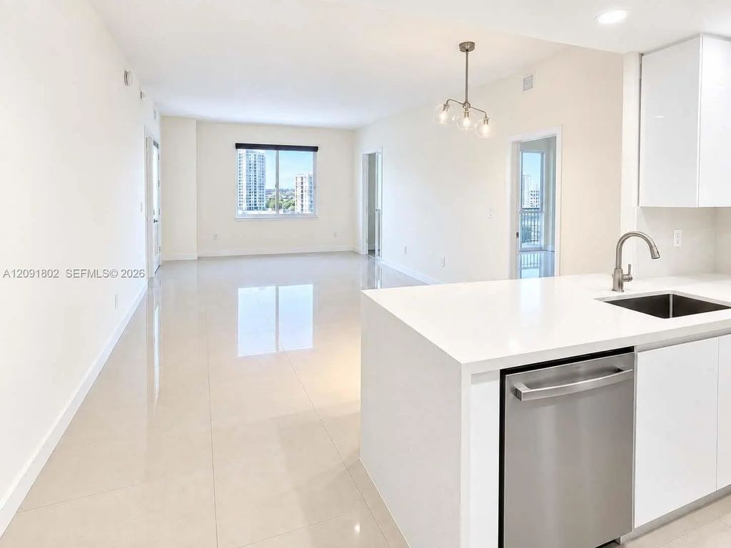 10 Aragon Avenue #910, Coral Gables