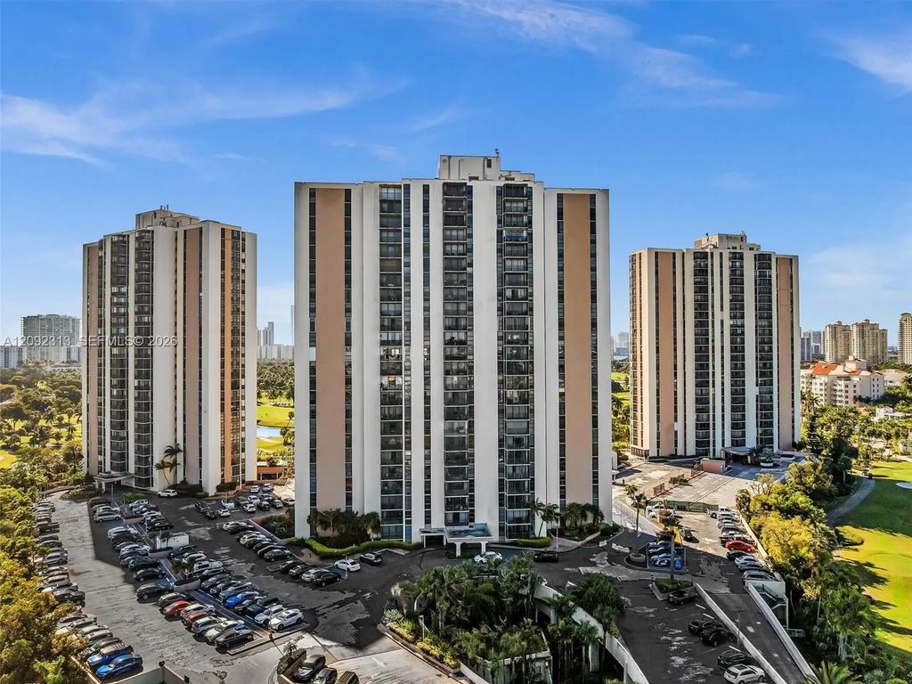 20301 W Country Club Drive #622, Aventura