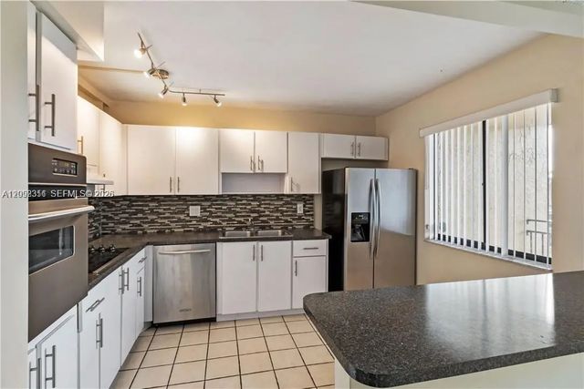 321 Lakeview Drive #204, Weston