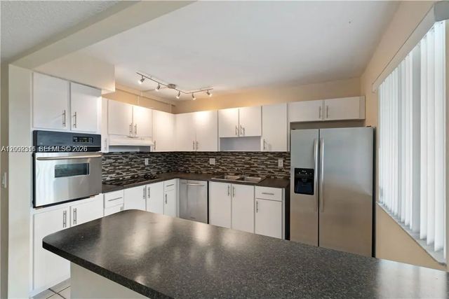 3 of 17 - 321 Lakeview Drive #204, Weston, FL