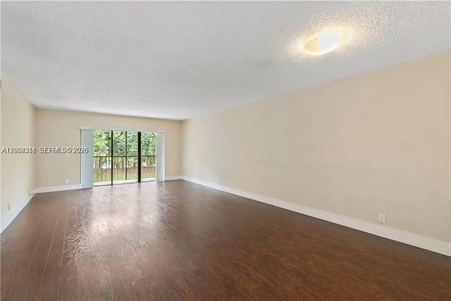 4 of 17 - 321 Lakeview Drive #204, Weston, FL