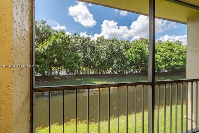 5 of 17 - 321 Lakeview Drive #204, Weston, FL