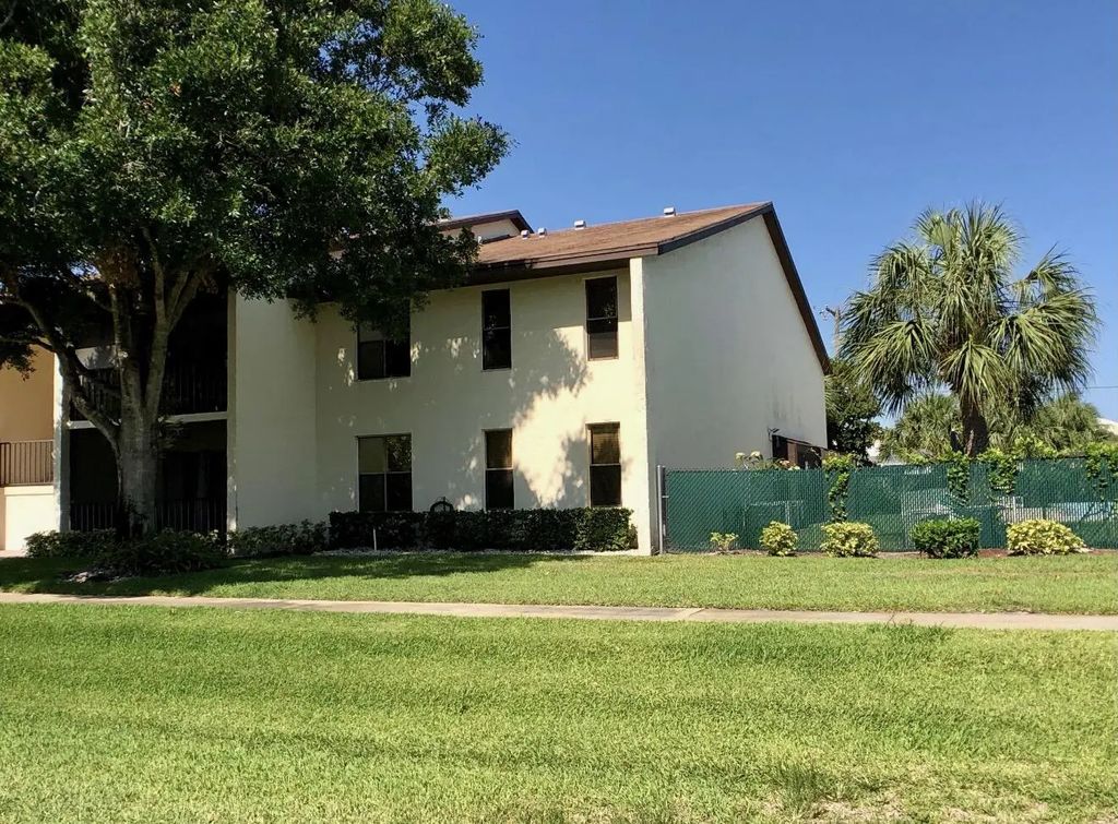 250 Se Four Winds Drive #104, Stuart