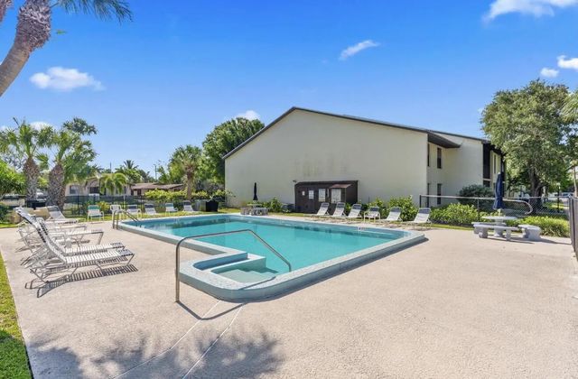 3 of 12 - 250 Se Four Winds Drive #104, Stuart, FL