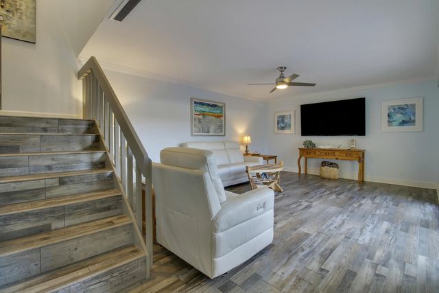 5 of 44 - 110 N Delaware Boulevard #8b, Jupiter, FL