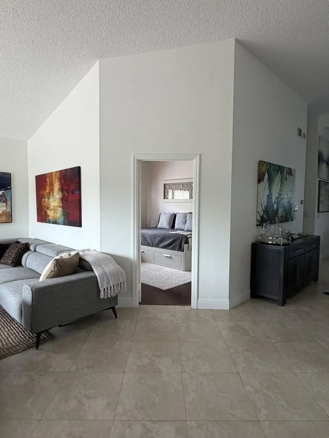 5 of 43 - 1101 Wilshire Circle E, Pembroke Pines, FL