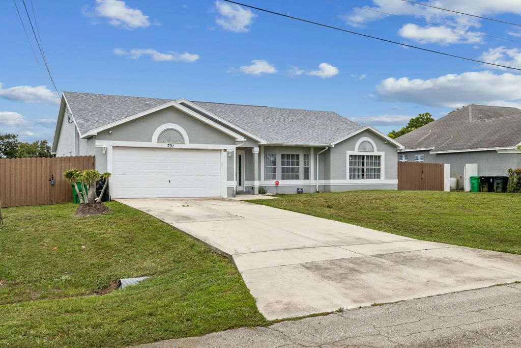 791 Sw Hillsboro Circle, Port St. Lucie