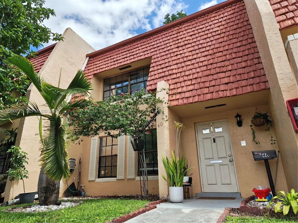 40 Pleasant Hill Lane #40, Tamarac
