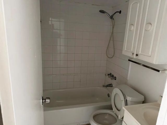 5 of 10 - 4101 Nw 26th Street #260, Lauderhill, FL