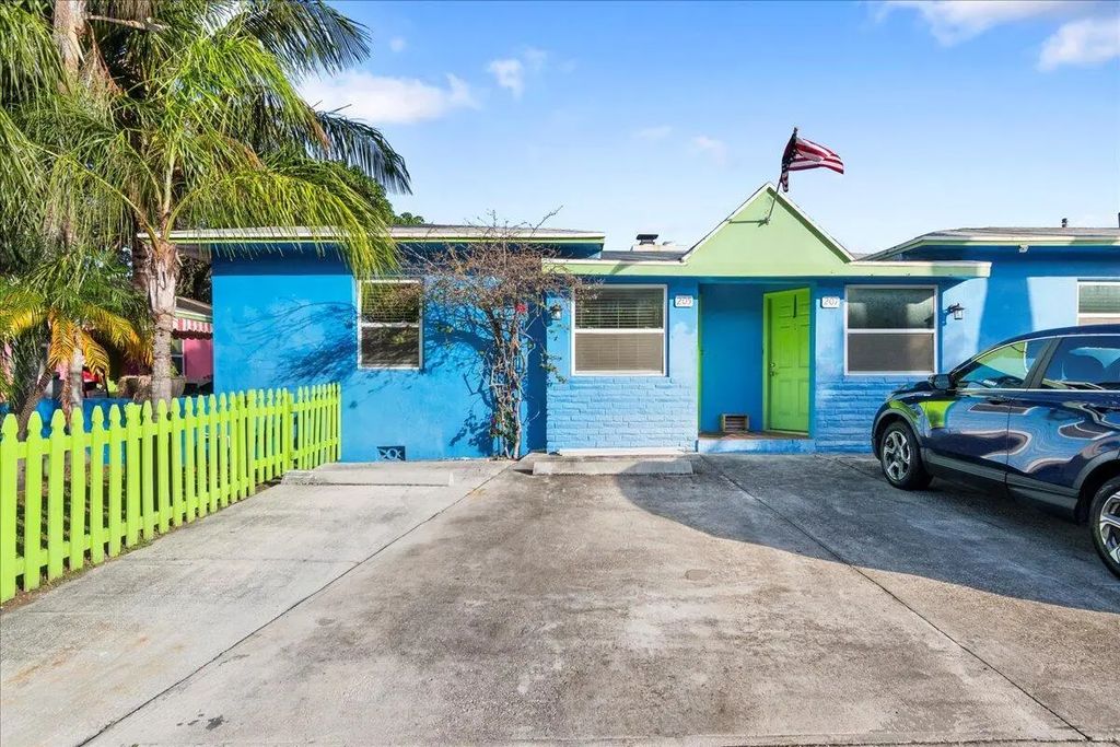 205 Palm Street, Lantana